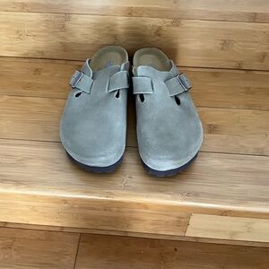 Birkenstock Boston’s in Taupe. Narrow Fit